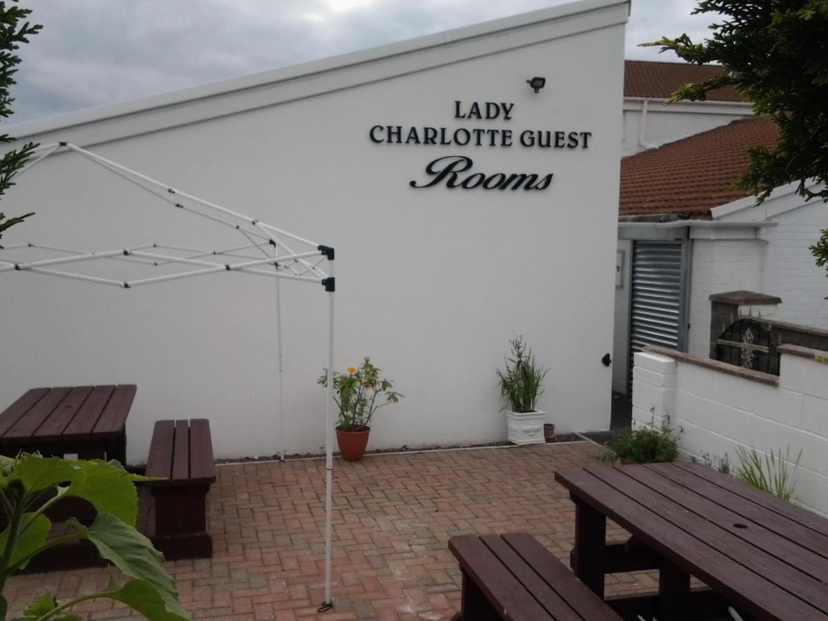 Lady Charlotte Guest Rooms Triple Rooms Dowlais Eksteriør billede