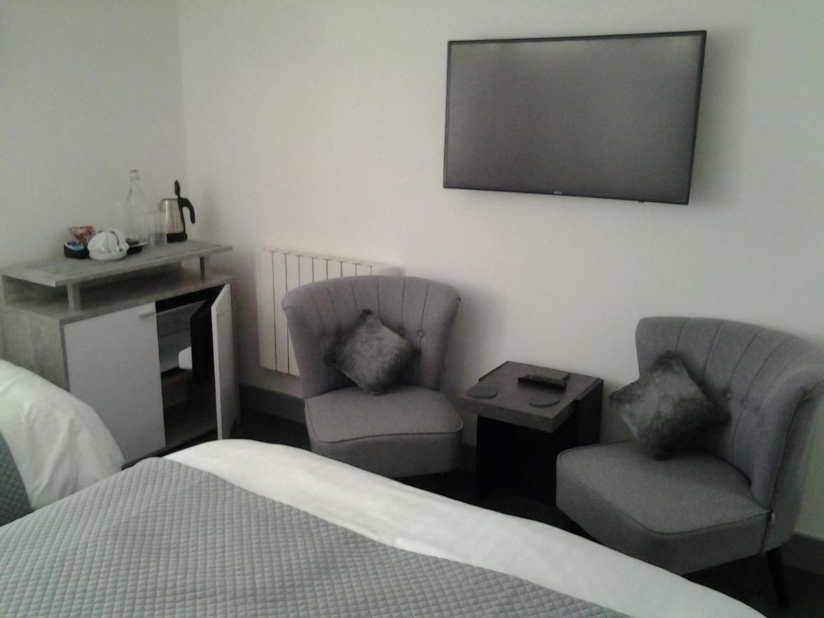 Lady Charlotte Guest Rooms Triple Rooms Dowlais Eksteriør billede
